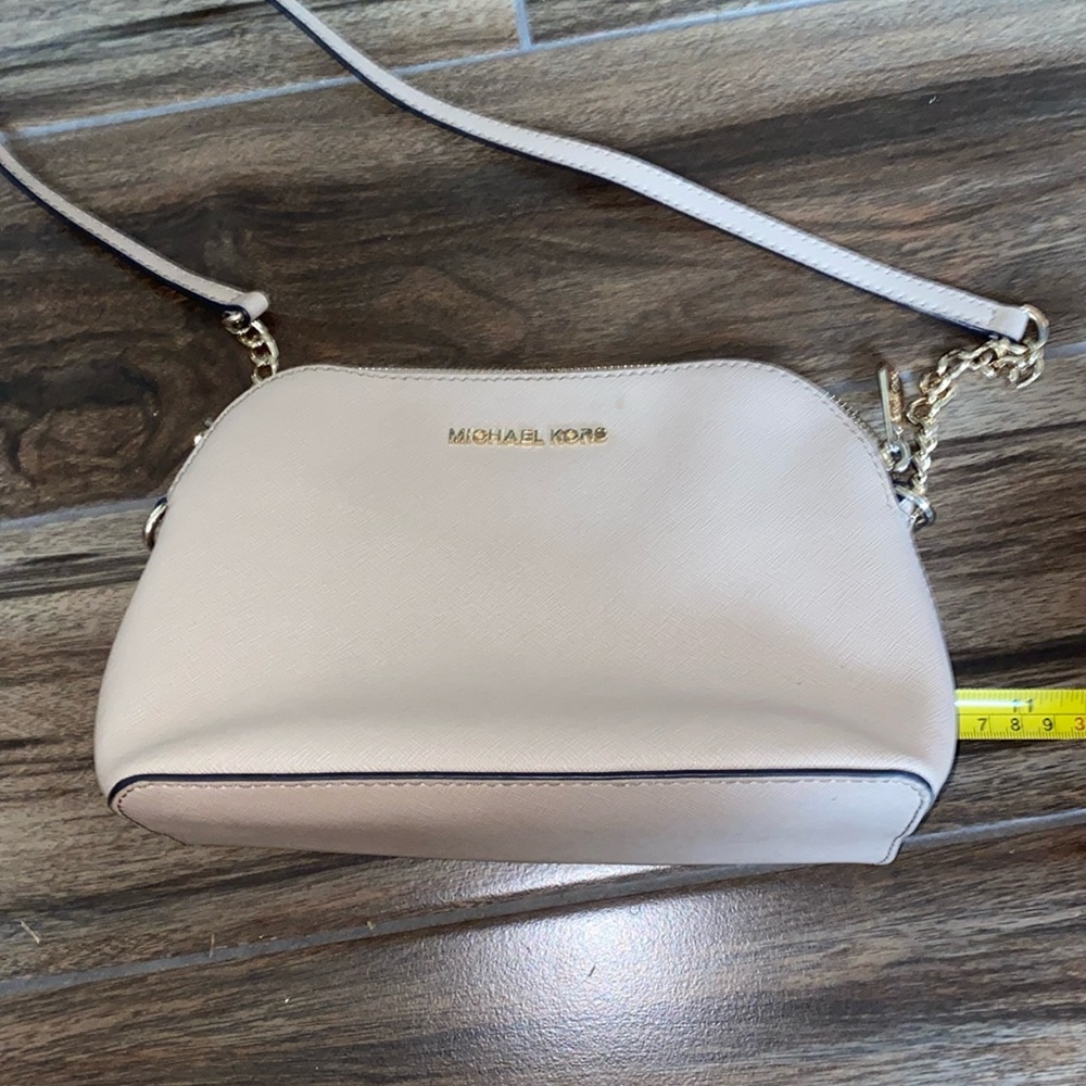 💋Michael Kors Cream Crossbody Bag! - Picture 10 of 10